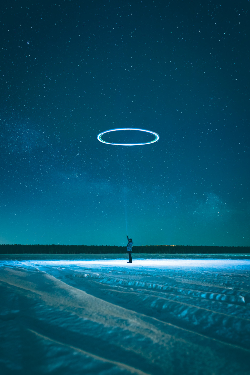 VILMA TERHO VALOKUVAUS HUNTING THE MYSTICAL LIGHTS 40 x 60 CM SILISEC 2023
